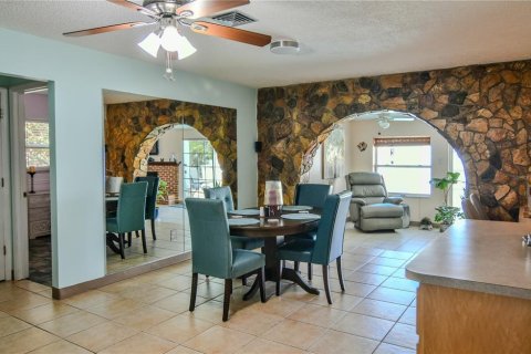 House in Seminole, Florida 4 bedrooms, 190.17 sq.m. № 1798049 - photo 11