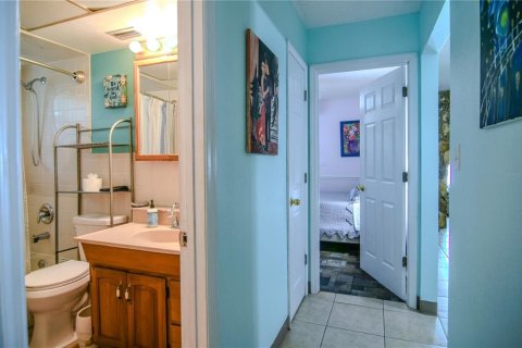 House in Seminole, Florida 4 bedrooms, 190.17 sq.m. № 1798049 - photo 20