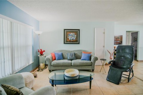 House in Seminole, Florida 4 bedrooms, 190.17 sq.m. № 1798049 - photo 7
