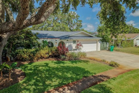 House in Seminole, Florida 4 bedrooms, 190.17 sq.m. № 1798049 - photo 1