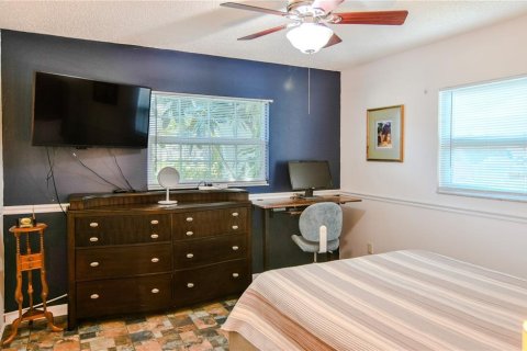 House in Seminole, Florida 4 bedrooms, 190.17 sq.m. № 1798049 - photo 16