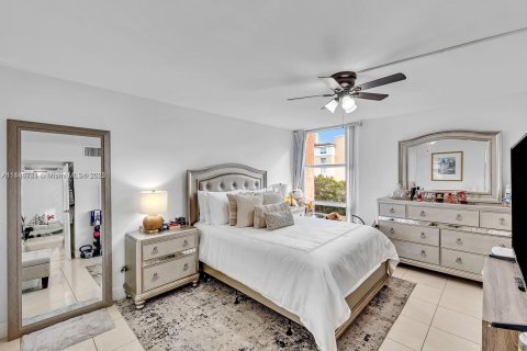 Condo in Sunny Isles Beach, Florida, 1 bedroom  № 1935768 - photo 10