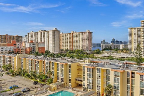 Condo in Sunny Isles Beach, Florida, 1 bedroom  № 1935768 - photo 4