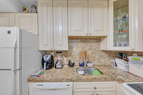 Condo in Sunny Isles Beach, Florida, 1 bedroom  № 1935768 - photo 7