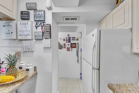 Condo in Sunny Isles Beach, Florida, 1 bedroom  № 1935768 - photo 6