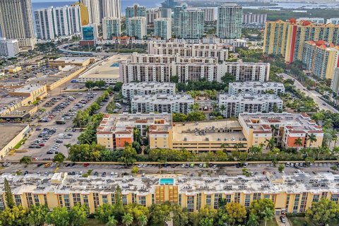 Condo in Sunny Isles Beach, Florida, 1 bedroom  № 1935768 - photo 3