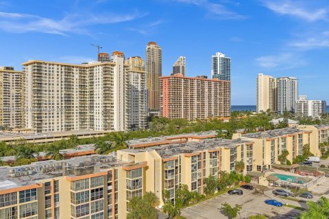 Condo in Sunny Isles Beach, Florida, 1 bedroom  № 1935768 - photo 5