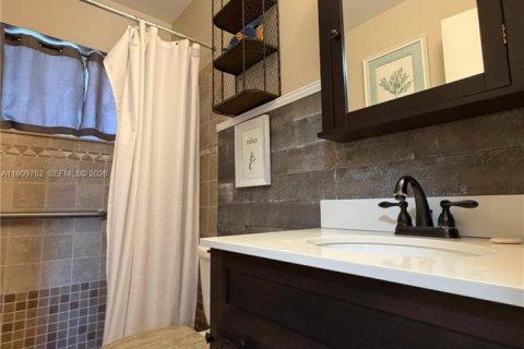 Condo in Bradenton, Florida, 2 bedrooms  № 2060224 - photo 19