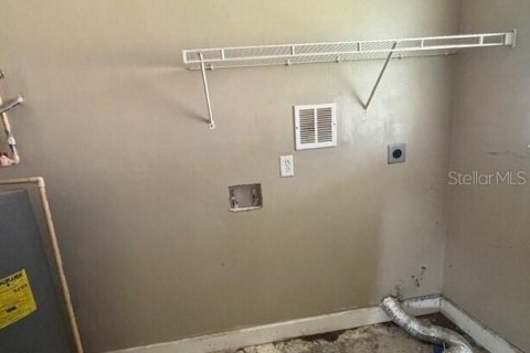 House in Clewiston, Florida 3 bedrooms, 97.55 sq.m. № 2092140 - photo 18