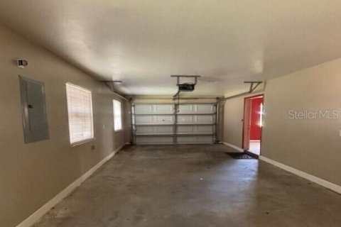 House in Clewiston, Florida 3 bedrooms, 97.55 sq.m. № 2092140 - photo 15