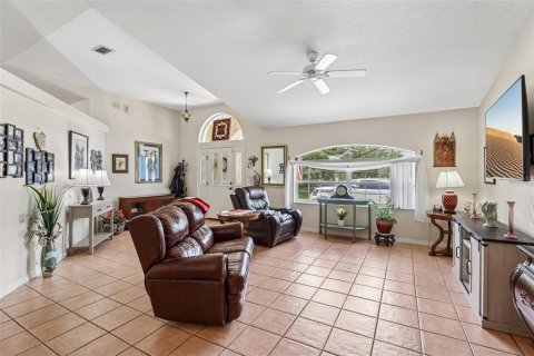 Casa en venta en Palm Coast, Florida, 3 dormitorios, 185.99 m2 № 2195763 - foto 4