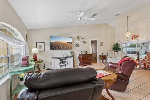 Casa en venta en Palm Coast, Florida, 3 dormitorios, 185.99 m2 № 2195763 - foto 6