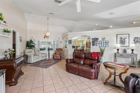 Casa en venta en Palm Coast, Florida, 3 dormitorios, 185.99 m2 № 2195763 - foto 5