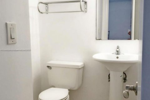 Copropriété à vendre à Miami Beach, Floride: 1 chambre, 72.46 m2 № 1896939 - photo 12