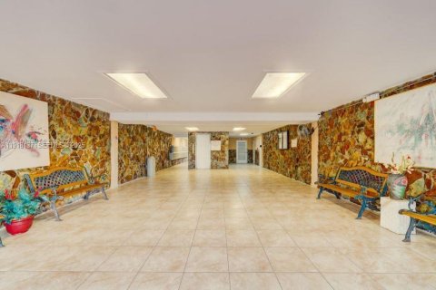 Condo in Hialeah, Florida, 2 bedrooms  № 1976385 - photo 6