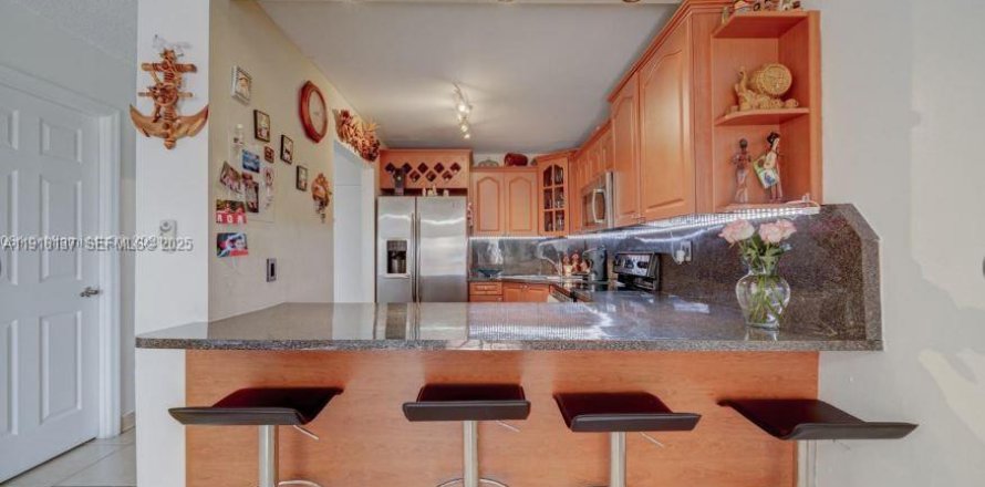 Condo in Hialeah, Florida, 2 bedrooms  № 1976385
