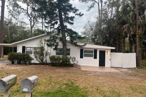 Commercial property in New Port Richey, Florida 5 bedrooms, 153.29 sq.m. № 2220790