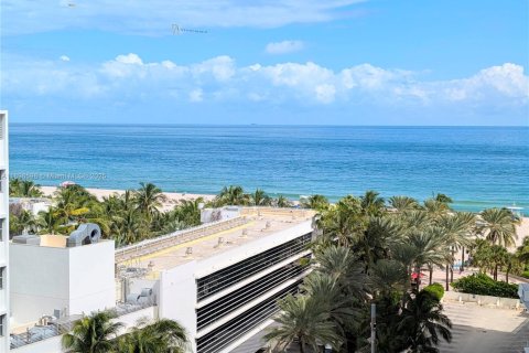Condo in Miami Beach, Florida, 1 bedroom  № 1950130 - photo 11