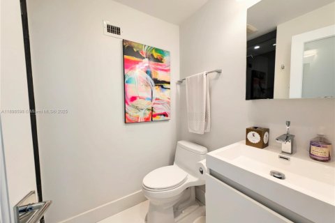 Condo in Miami Beach, Florida, 1 bedroom  № 1950130 - photo 10