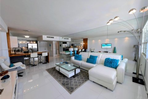 Condo in Miami Beach, Florida, 1 bedroom  № 1950130
