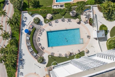 Condo in Miami Beach, Florida, 1 bedroom  № 1950130 - photo 13