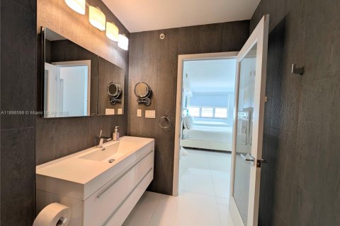 Condo in Miami Beach, Florida, 1 bedroom  № 1950130 - photo 8