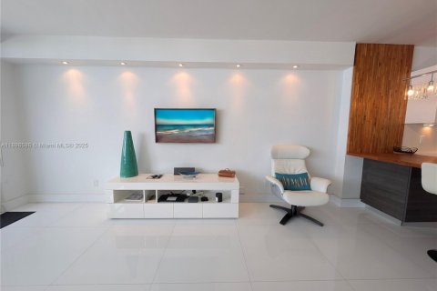 Condo in Miami Beach, Florida, 1 bedroom  № 1950130 - photo 5