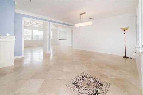 House in Orlando, Florida 5 bedrooms, 306.39 sq.m. № 2208444 - photo 4