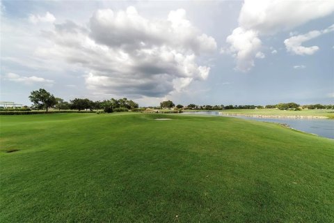 House in Orlando, Florida 5 bedrooms, 306.39 sq.m. № 2208444 - photo 30