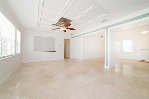House in Orlando, Florida 5 bedrooms, 306.39 sq.m. № 2208444 - photo 3