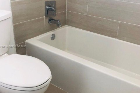 Appartement à louer à Coral Gables, Floride: 3 chambres, 317.35 m2 № 2046353 - photo 8