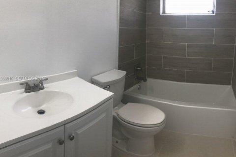 Appartement à louer à Coral Gables, Floride: 3 chambres, 317.35 m2 № 2046353 - photo 13