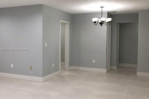 Appartement à louer à Coral Gables, Floride: 3 chambres, 317.35 m2 № 2046353 - photo 2