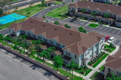 Townhouse in Kissimmee, Florida 4 bedrooms, 157.38 sq.m. № 1540859 - photo 1