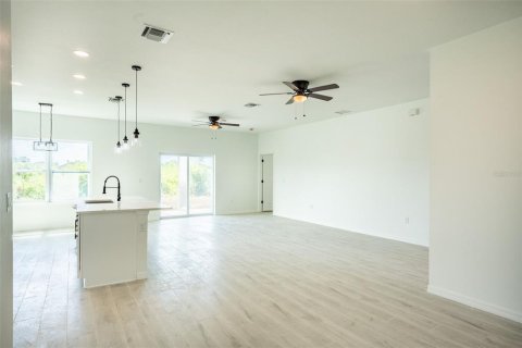 Villa ou maison à louer à Port Charlotte, Floride: 4 chambres, 162.02 m2 № 1732520 - photo 5