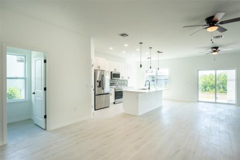 Villa ou maison à louer à Port Charlotte, Floride: 4 chambres, 162.02 m2 № 1732520 - photo 4