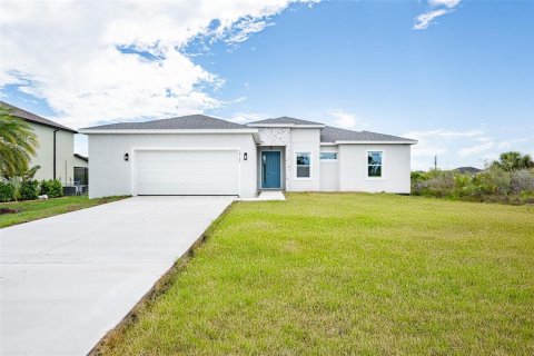 Villa ou maison à louer à Port Charlotte, Floride: 4 chambres, 162.02 m2 № 1732520 - photo 1