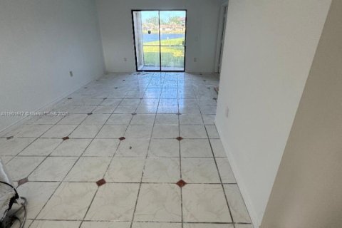 Adosado en venta en Sunrise, Florida, 3 dormitorios, 106.28 m2 № 1956968 - foto 11