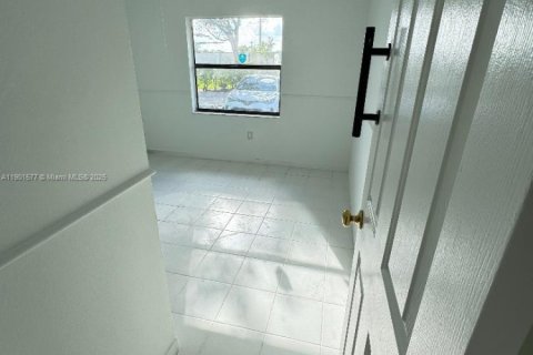 Adosado en venta en Sunrise, Florida, 3 dormitorios, 106.28 m2 № 1956968 - foto 4