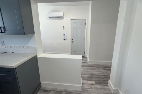 Apartamento en alquiler en Miami, Florida, 1 dormitorio, 60.39 m2 № 2017956 - foto 6