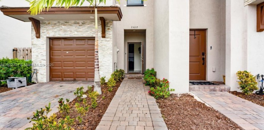 Adosado en Homestead, Florida 3 dormitorios, 153.38 m2 № 1976286