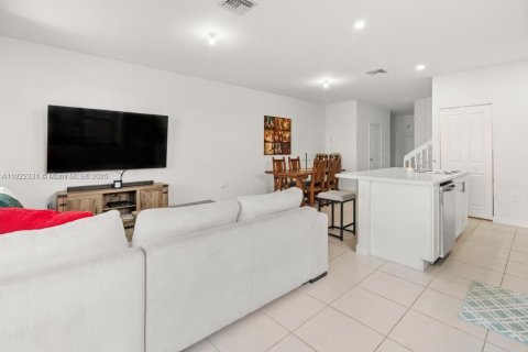 Adosado en venta en Homestead, Florida, 3 dormitorios, 153.38 m2 № 1976286 - foto 5