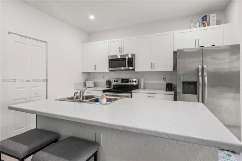 Adosado en venta en Homestead, Florida, 3 dormitorios, 153.38 m2 № 1976286 - foto 12