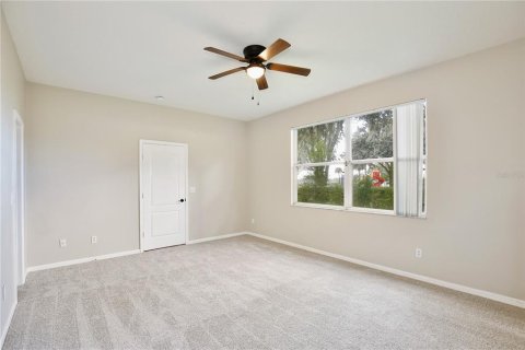 House in Clermont, Florida 5 bedrooms, 268.12 sq.m. № 2381335 - photo 12