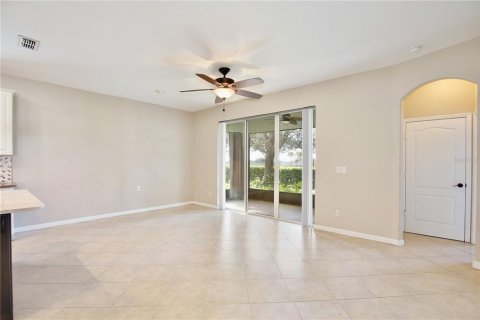 House in Clermont, Florida 5 bedrooms, 268.12 sq.m. № 2381335 - photo 8
