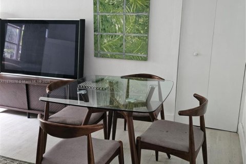 Снять в аренду кондоминиум в Майами-Бич, Флорида 2 спальни, 65.03м2, № 1977693 - фото 8