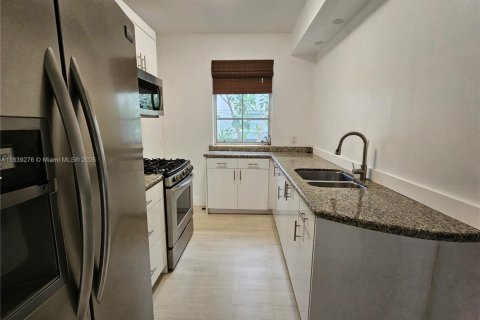 Снять в аренду кондоминиум в Майами-Бич, Флорида 2 спальни, 65.03м2, № 1977693 - фото 11