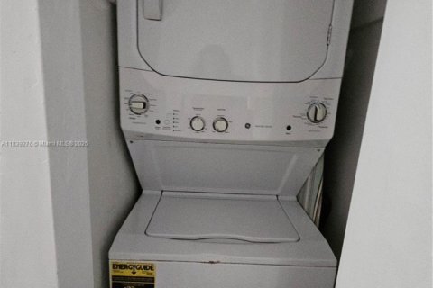 Снять в аренду кондоминиум в Майами-Бич, Флорида 2 спальни, 65.03м2, № 1977693 - фото 9