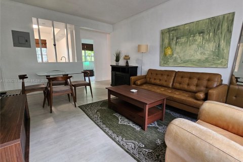 Снять в аренду кондоминиум в Майами-Бич, Флорида 2 спальни, 65.03м2, № 1977693 - фото 1