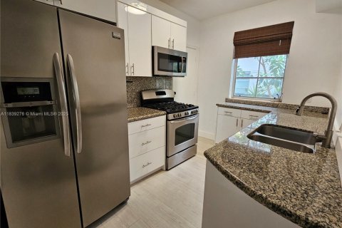 Снять в аренду кондоминиум в Майами-Бич, Флорида 2 спальни, 65.03м2, № 1977693 - фото 12